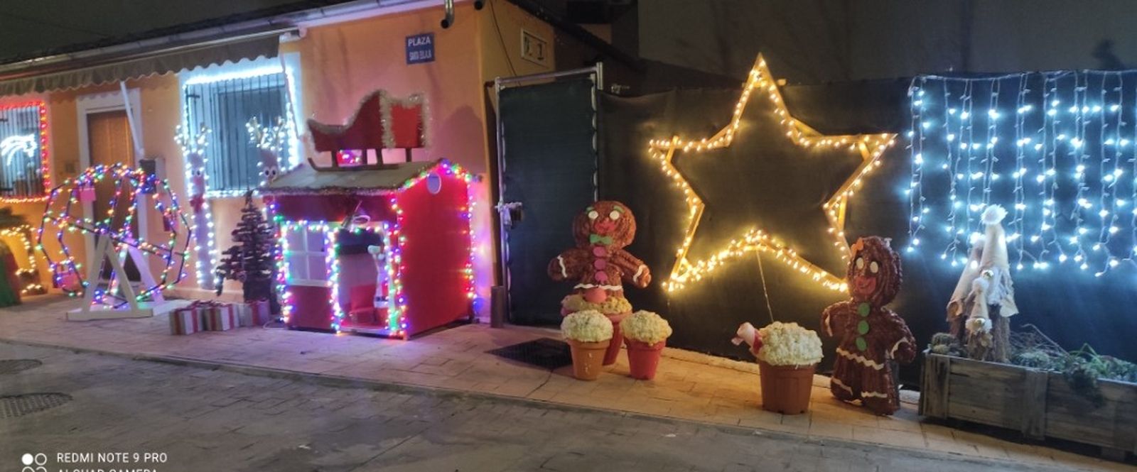 C.V.A. - Decoración navideña en una vivienda de Las Torres (2).jpg