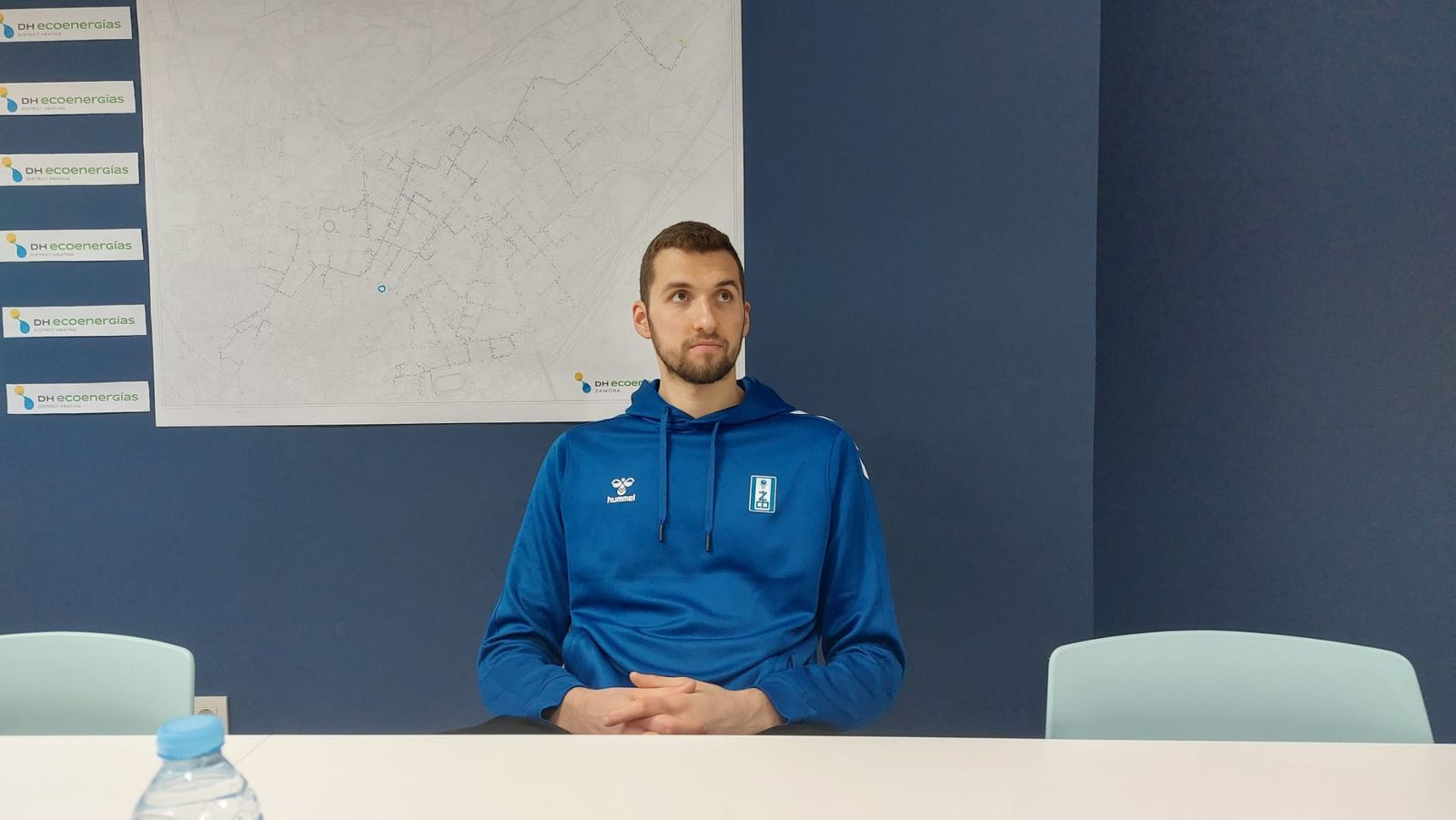 Krešimir Nikić en rueda de prensa