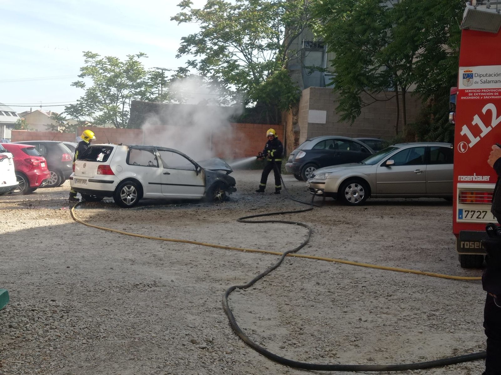 Arde un coche en Alba de Tormes.jpeg
