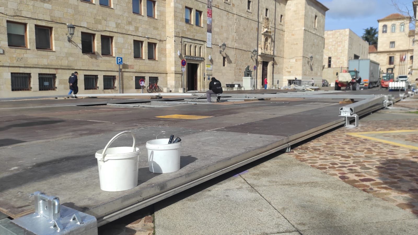 montaje-de-la-carpa-provisional-5