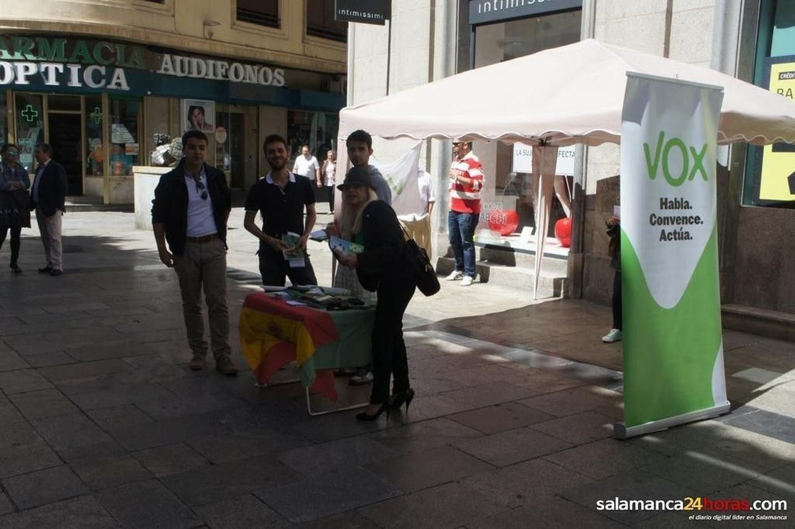 Reparto propaganda electoral VOX