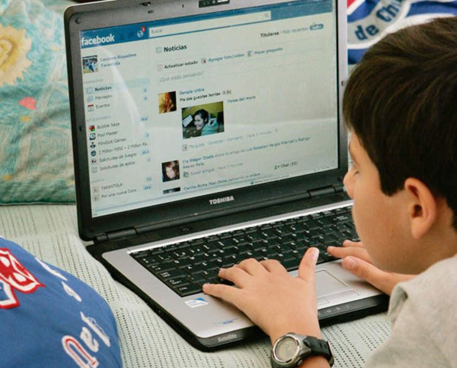 Un tercio de los adolescentes pasa más de tres horas al día enganchado a la red