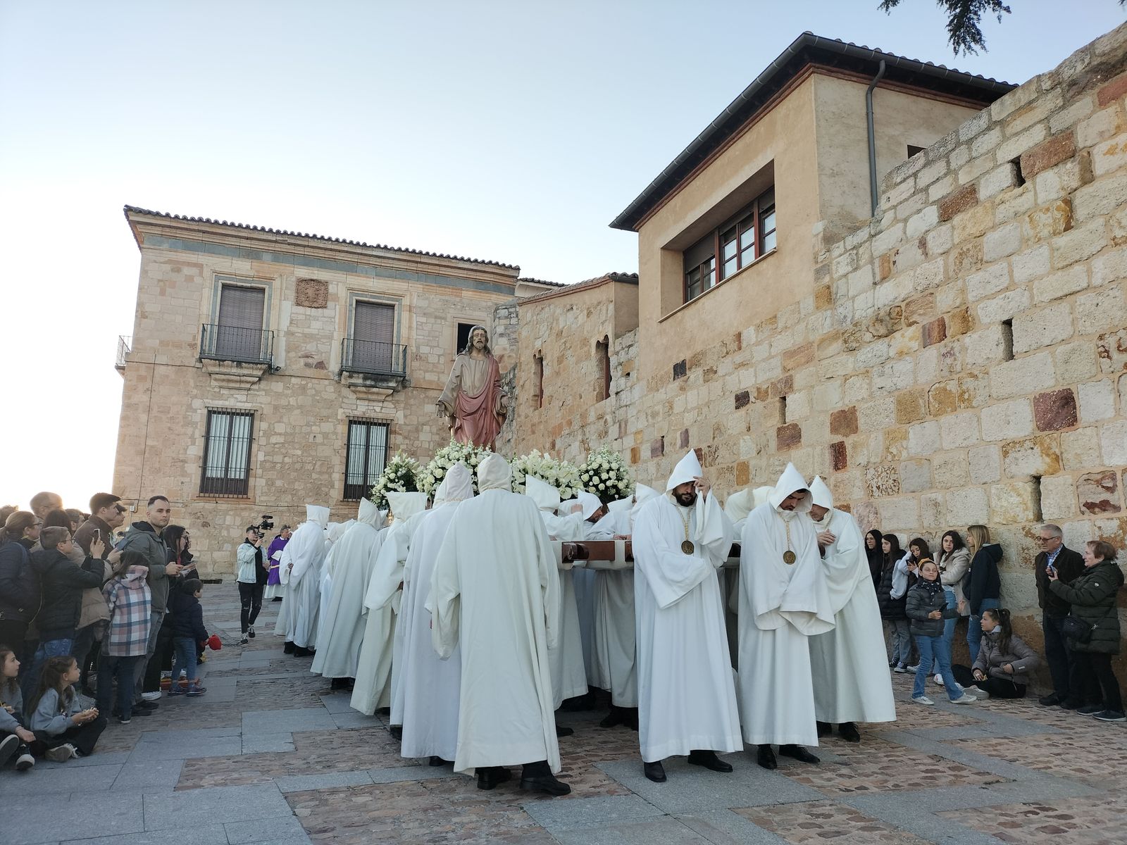 hermandad-penitencial-de-nuestro-senor-jesus-de-luz-y-vida-2