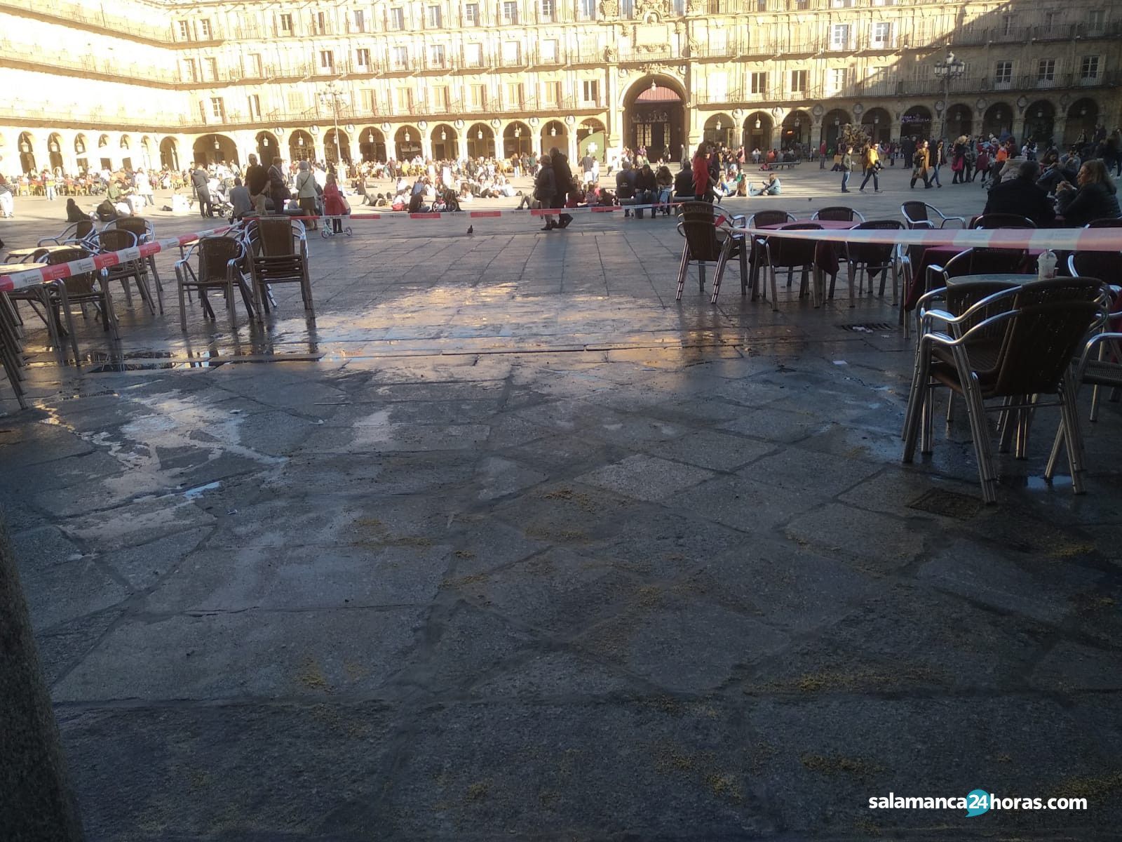 Obstrucción en la red de saneamiento de la plaza mayor (2)