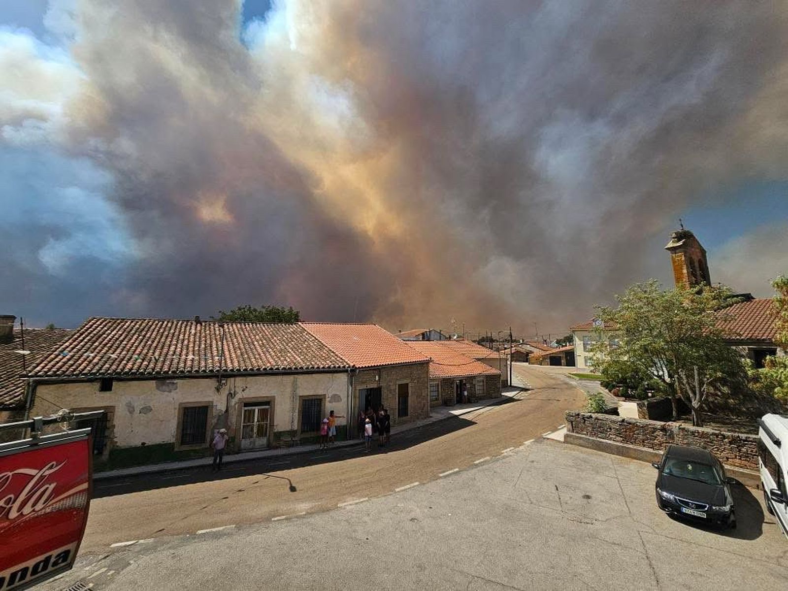 En imágenes: el incendio de Cipérez (IGR2) llega hasta Cerezal de Puertas