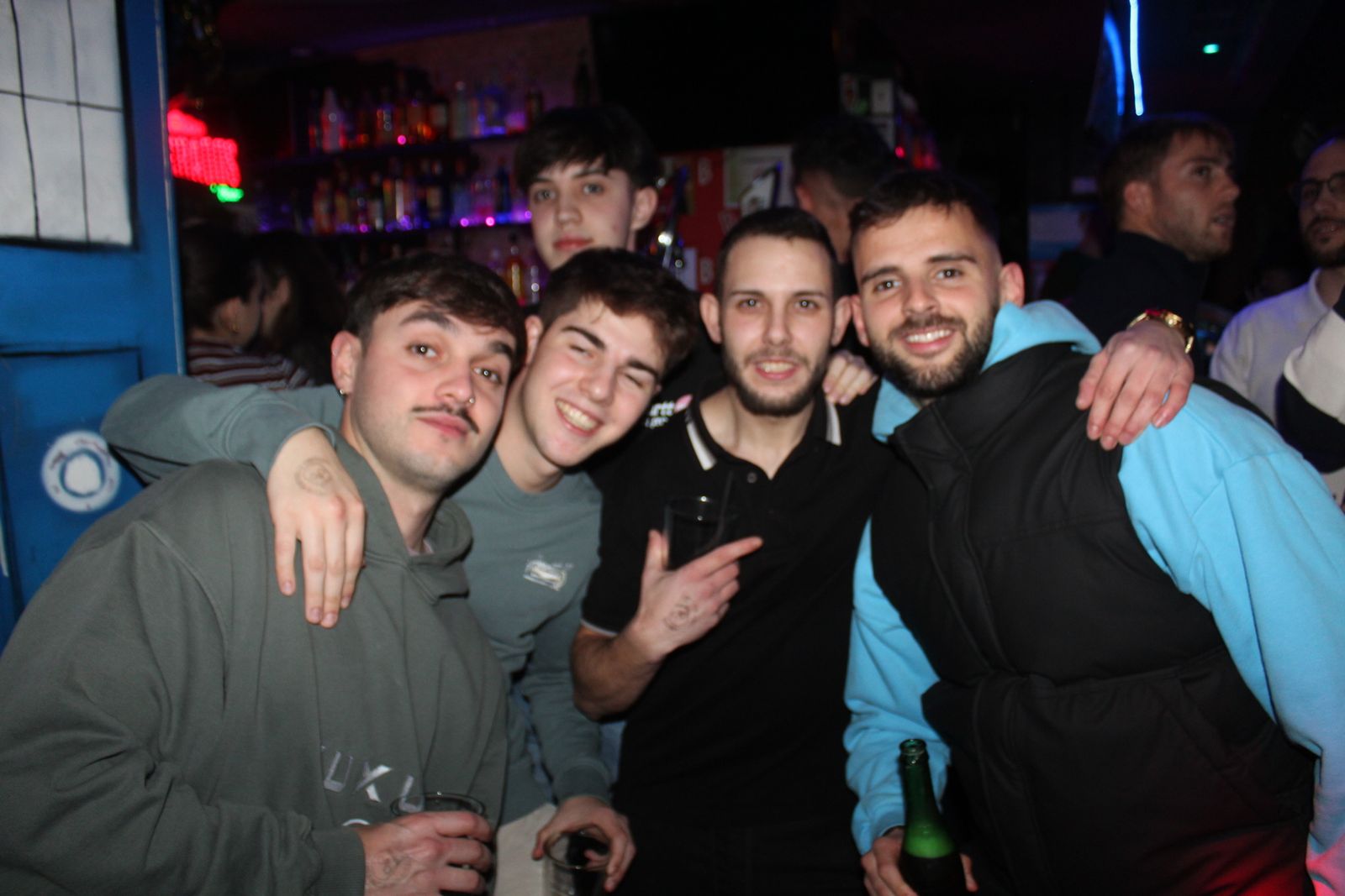 El Fin de Año Universitario continua por los bares de la capital del Tormes tras las doce campanadas