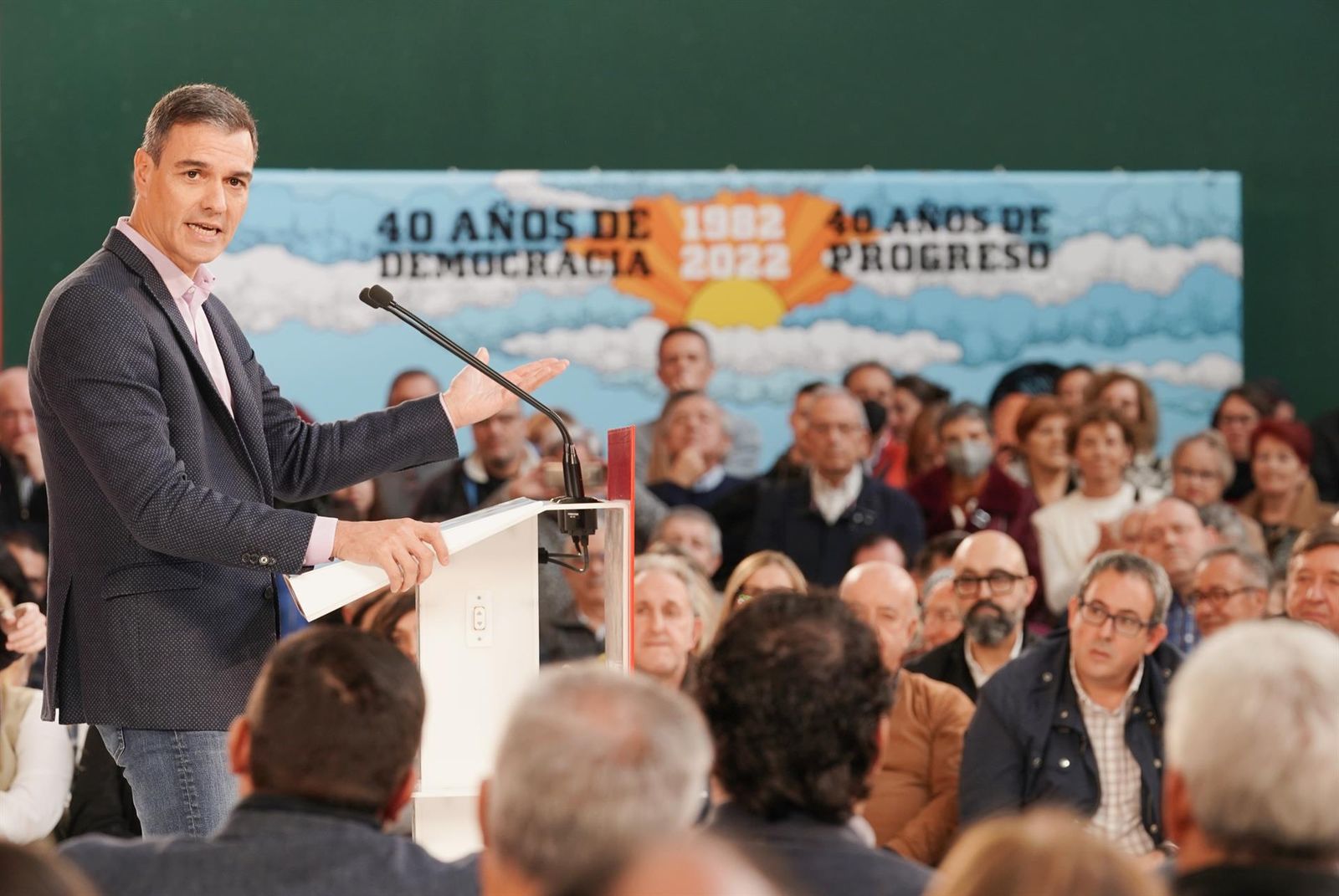 El secretario general del PSOE y presidente del Gobierno, Pedro Sánchez, interviene en un acto en Vitoria-Gasteiz. FOTO EP El secretario general del PSOE y presidente del Gobierno, Pedro Sánchez, interviene en un acto en Vitoria-Gasteiz. FOTO EP
