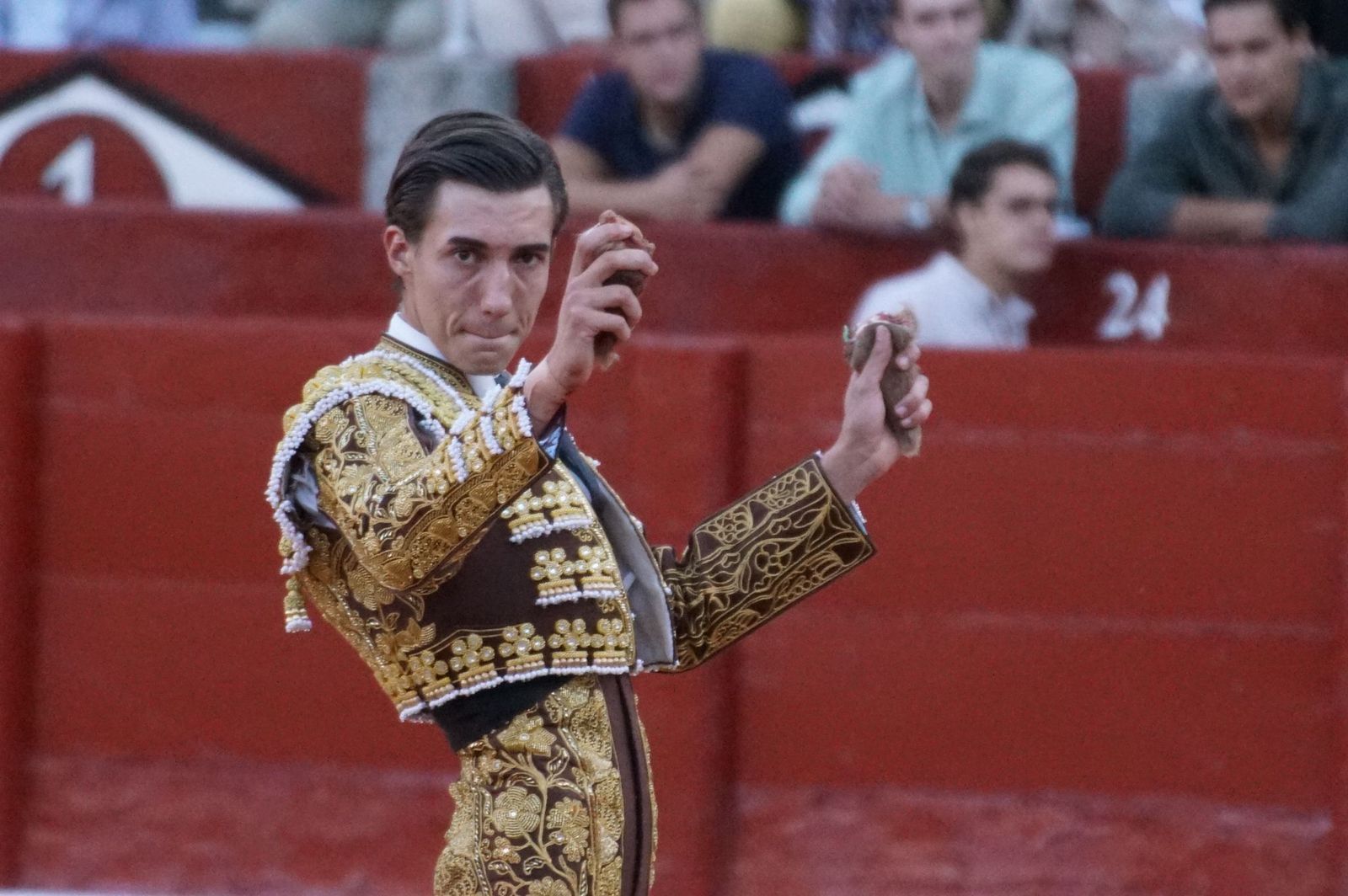 Clase práctica con alumnos de la Escuela de Tauromaquia de Salamanca (Diego Mateos, Noel García y Álvaro Rojo con erales de Esteban Isidro)