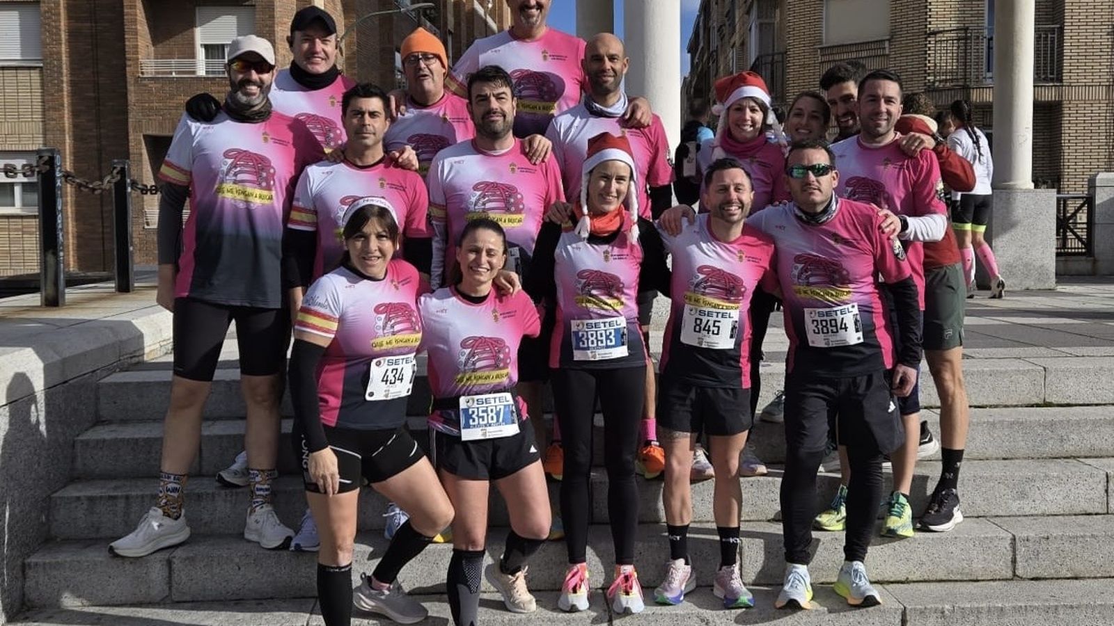 Un grupo de corredores en la San Silvestre 2025