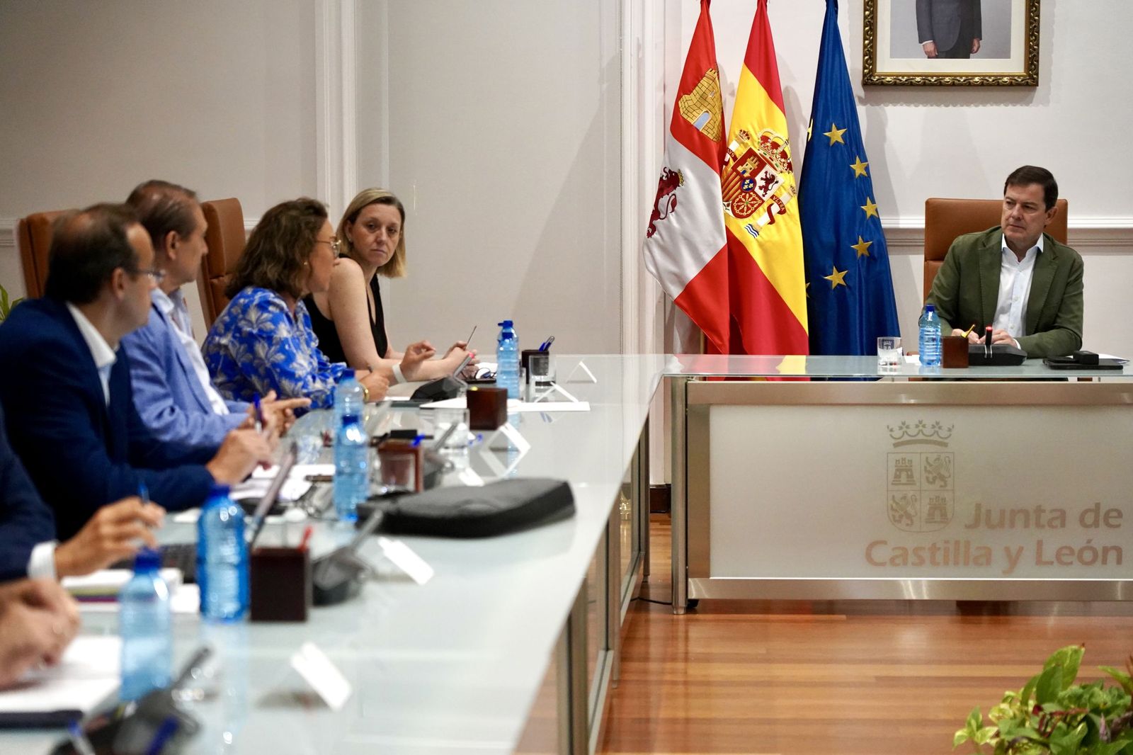 El presidente de la Junta de Castilla y León, Alfonso Fernández Mañueco, mantiene una reunión de trabajo con miembros de su Ejecutivo para hacer seguimiento de la situaciÃ³n de los incendios en la Comunidad