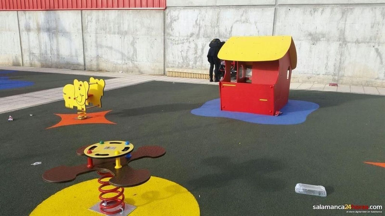 Nuevo parque infantil en Villares de la Reina