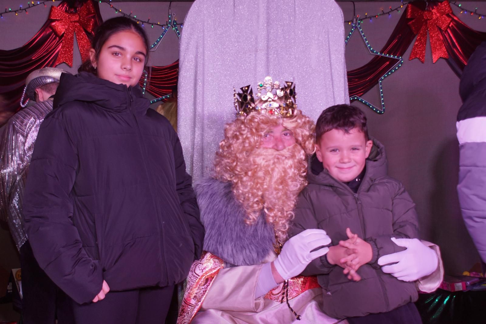Los Reyes Magos reciben las cartas de los niños de El Encinar