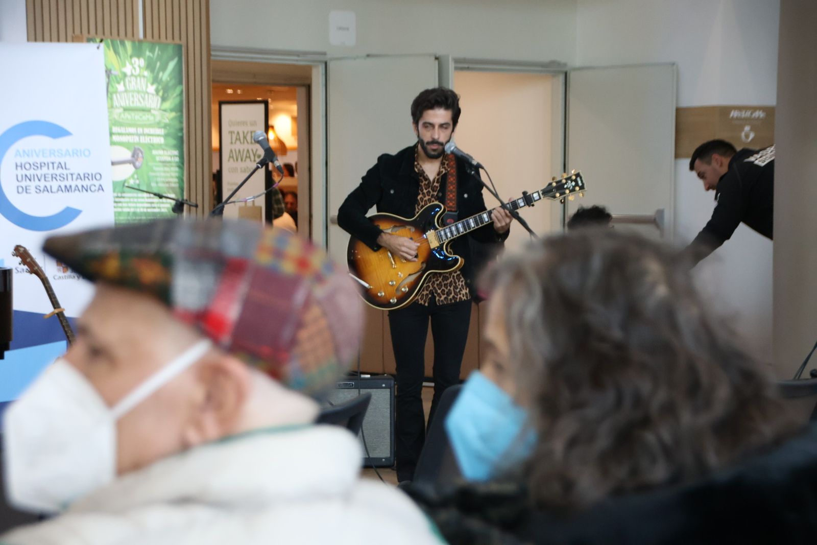 Concierto en el hall principal del Hospital de Salamanca, enmarcado dentro de los actos del 50 Aniversario del Hospital Clínico Universitario de Salamanca