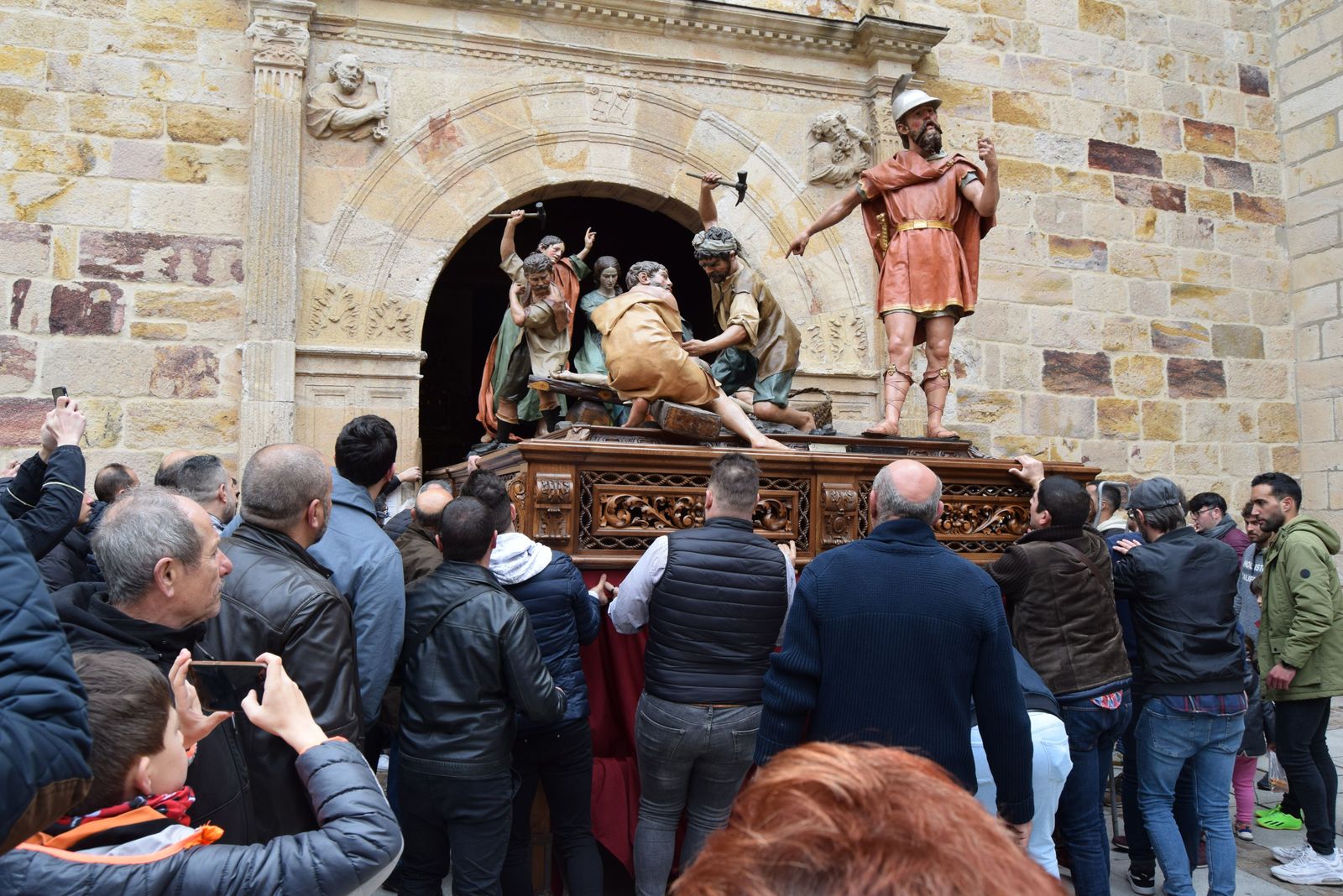 traslado-de-pasos-de-semana-santa-14