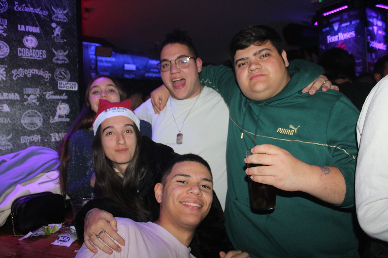 El Fin de Año Universitario continua por los bares de la capital del Tormes tras las doce campanadas