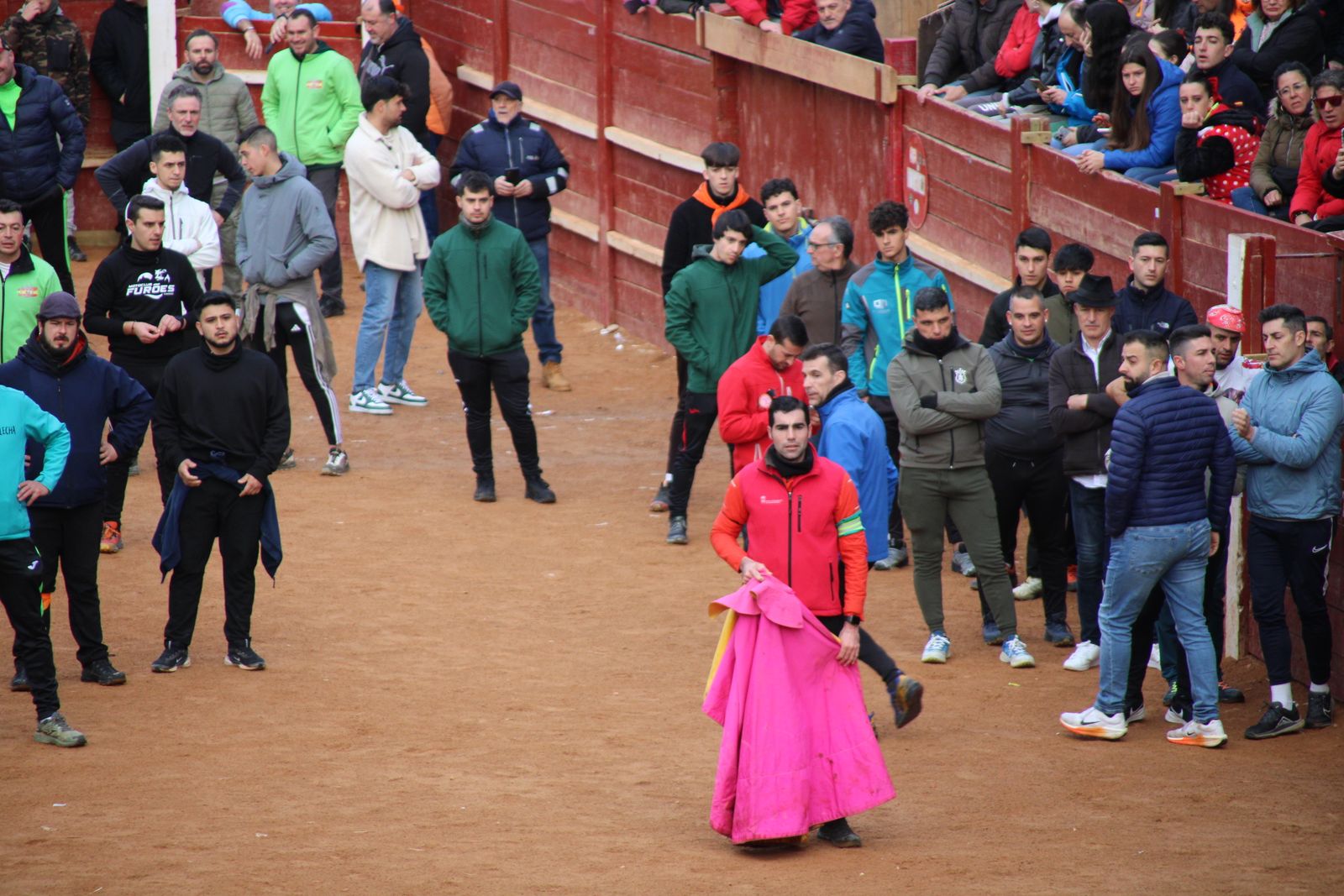 Toro del aguardiente en la mañana de martes del Carnaval del Toro 2026