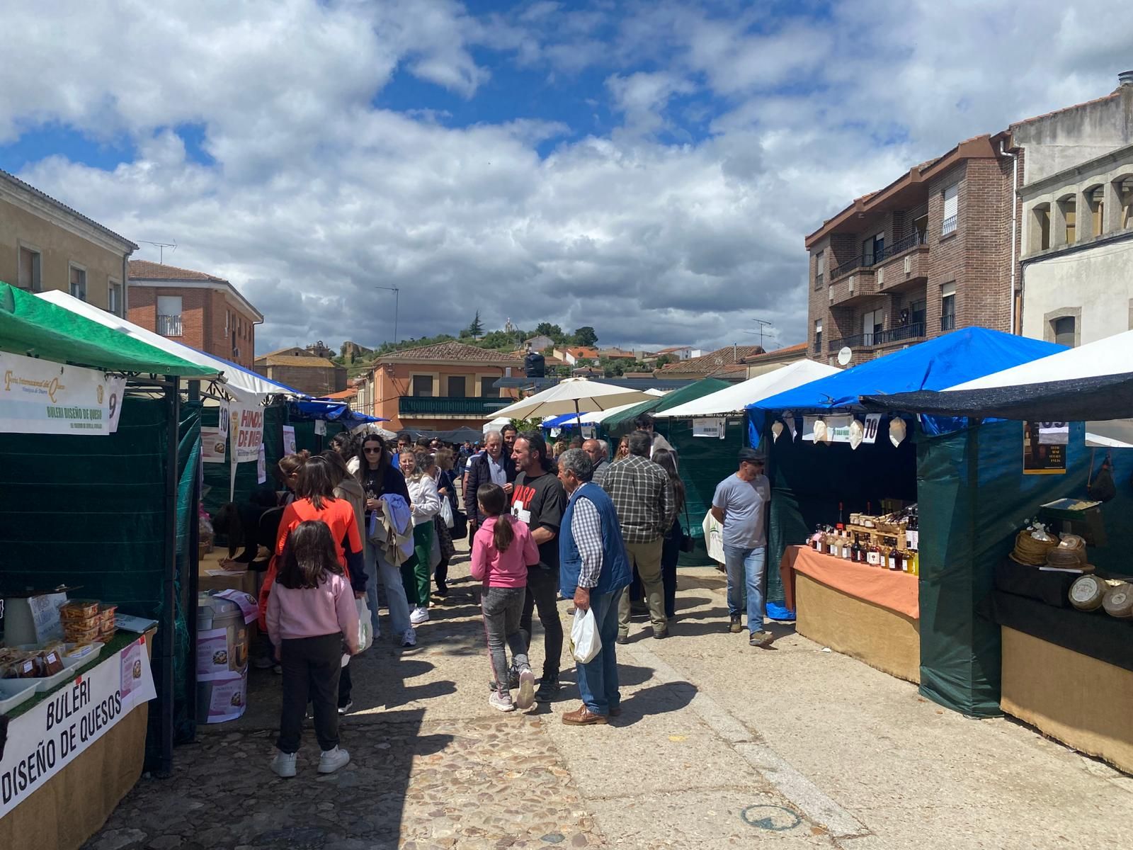 La Feria del Queso de Hinojosa trae sabor tradicional y oficio a Salamanca