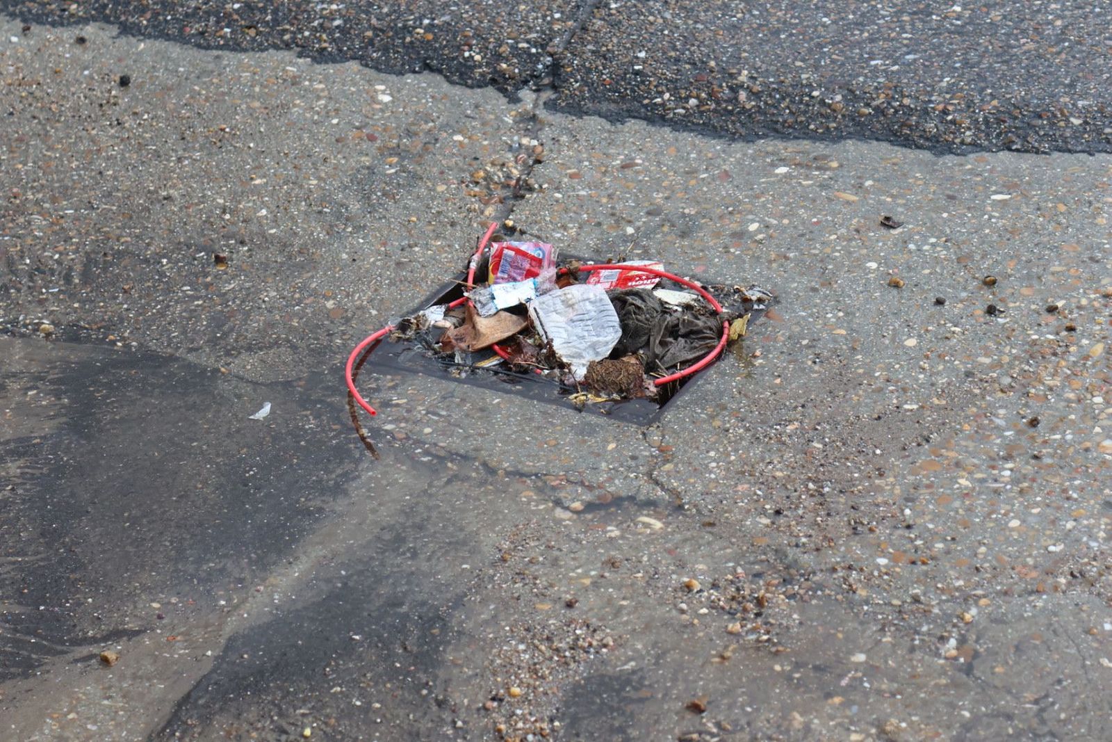 Grandes balsas de agua anegan parte del polígono de los Villares tras la tormenta