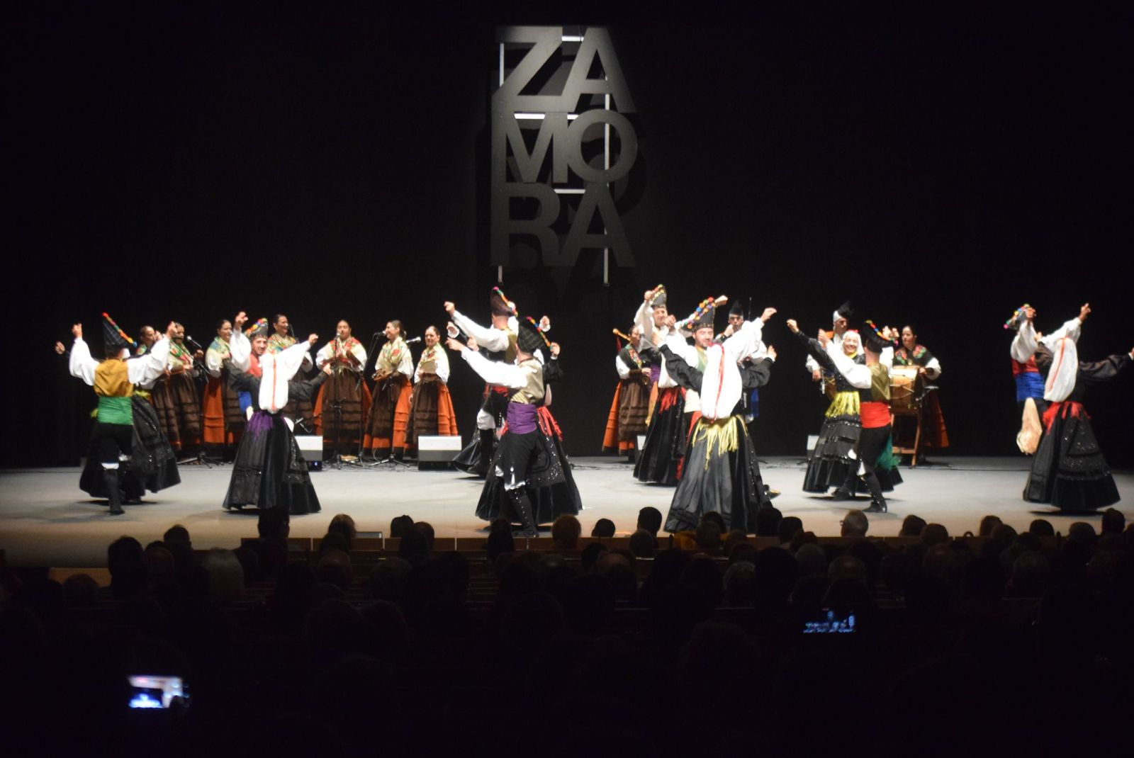 gala-de-clausura-del-festival-internacional-de-folklore-de-zamora-57