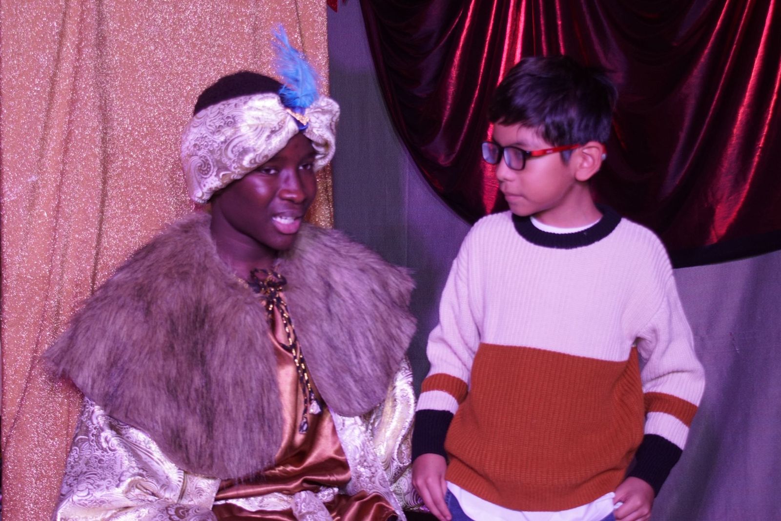 Los Reyes Magos reciben las cartas de los niños de El Encinar