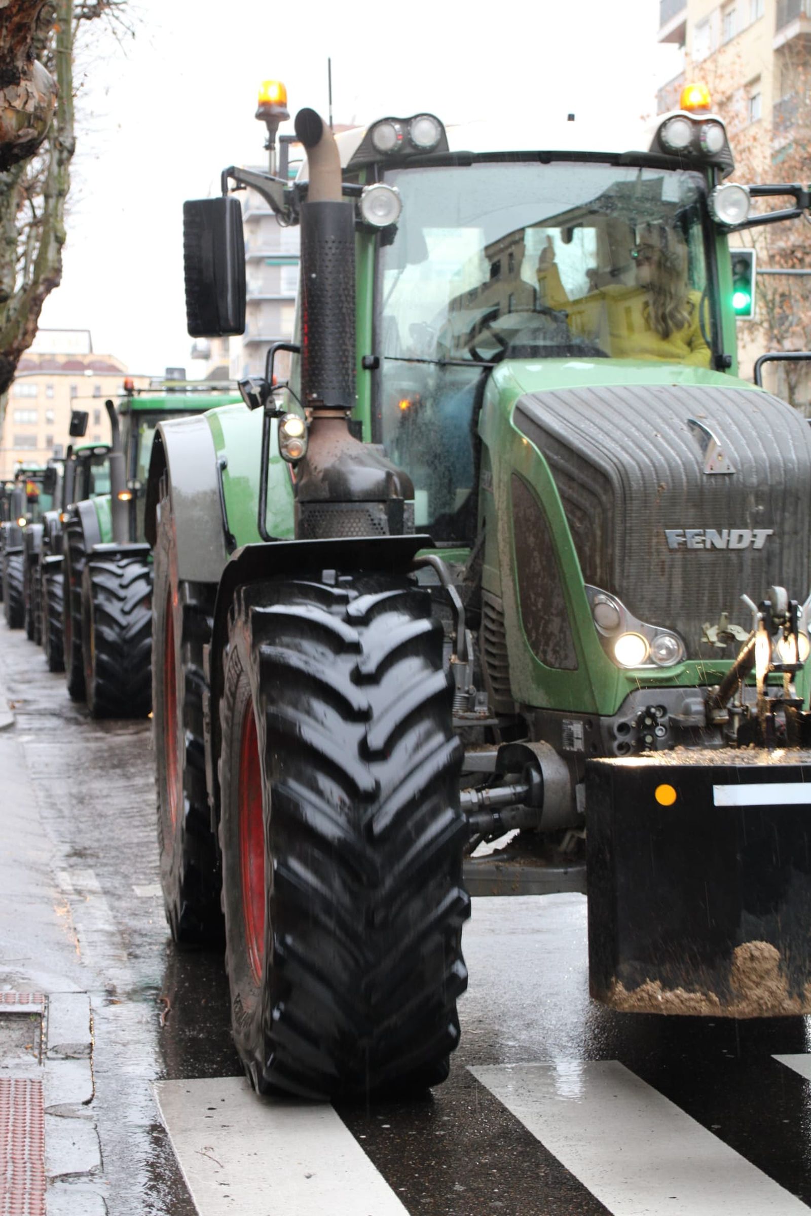 En imágenes la marcha con tractores y vehículos de campo en Salamanca en protesta contra Mercosur