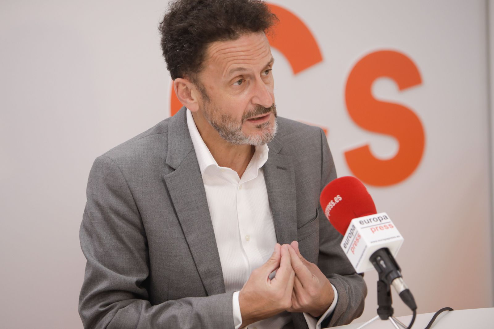 El portavoz de Ciudadanos en el Congreso, Edmundo Bal, interviene en la sede del partido en la capital durante una entrevista a Europa Press. En Madrid, (España),