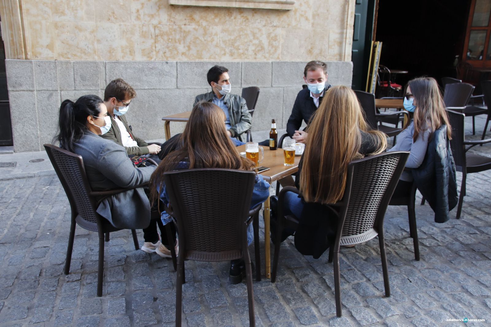 Coronavirus terraza jovenes covid MG 8187