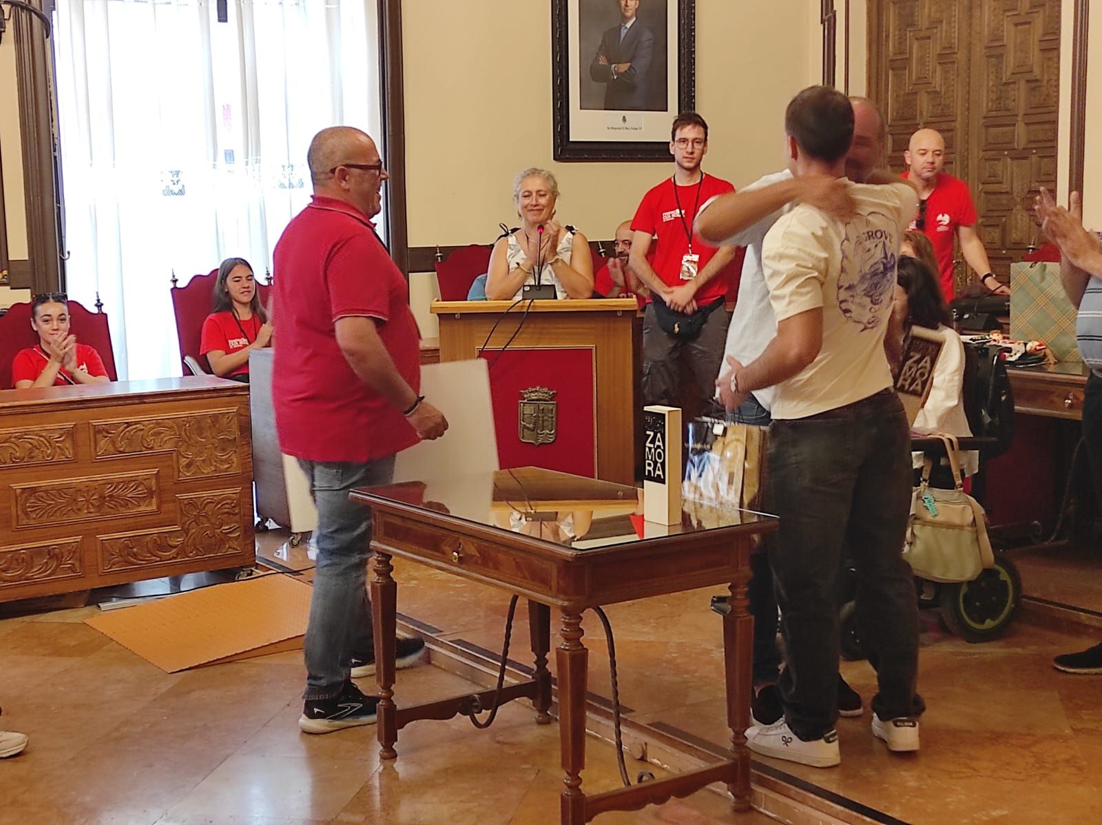 El Ayuntamiento de Zamora acoge a los componentes del XXI festival Internacional de folclore