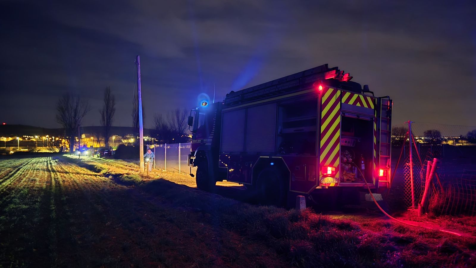 Bomberos de la Diputación en el lugar del incendio
