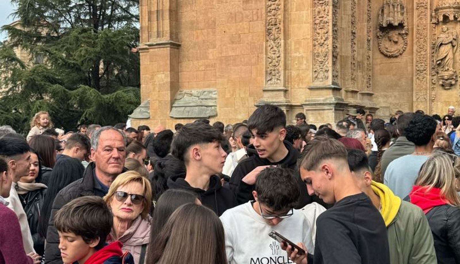 Ambiente Procesión Cofradía Penitencial del Rosario (6)