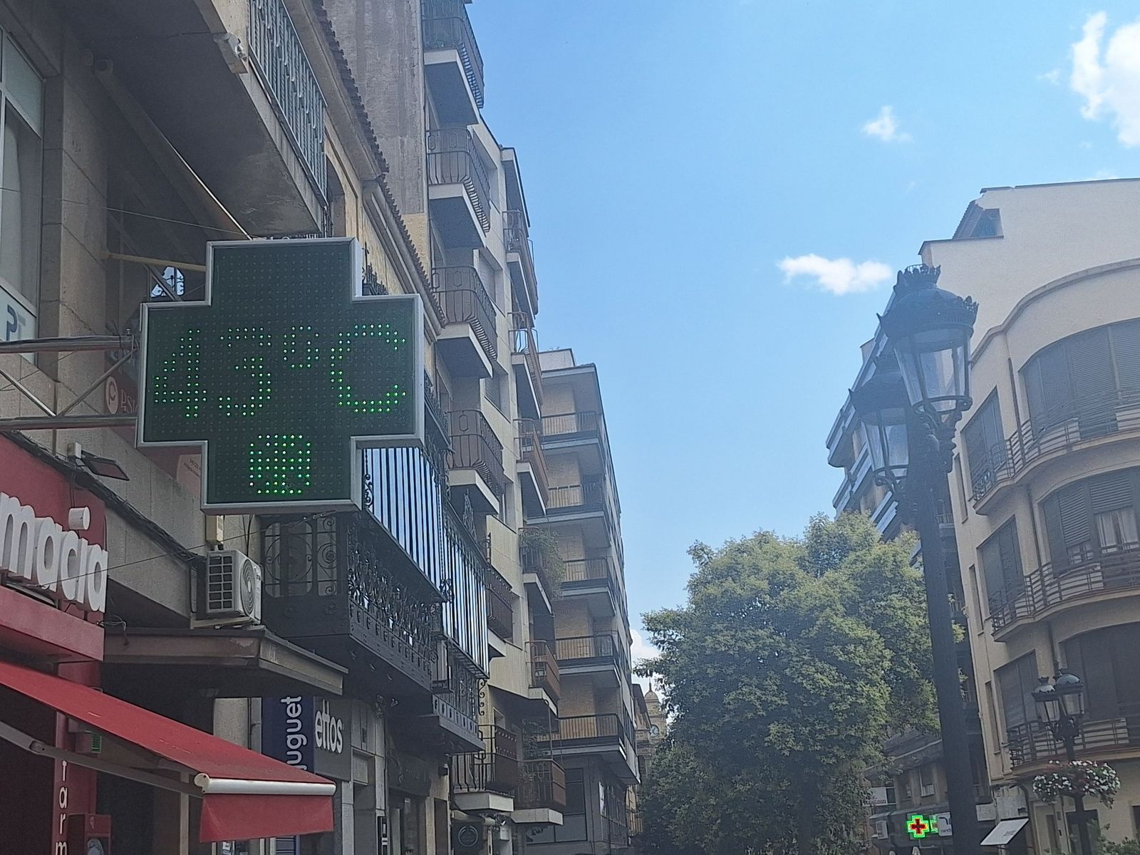 Termómetro en 43 grados, calle Zamora. Imagen de archivo