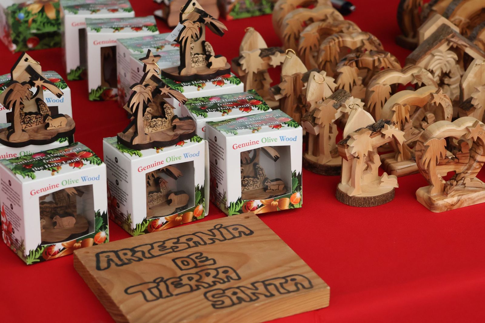 GALERÍA | Inauguración del mercadillo solidario en la Plaza Mayor de Zamora en apoyo al pueblo palestino