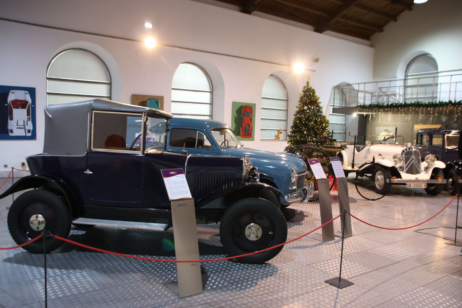 ‘Motor Clásico y Acrílicos’ de Santiago Pedrós González