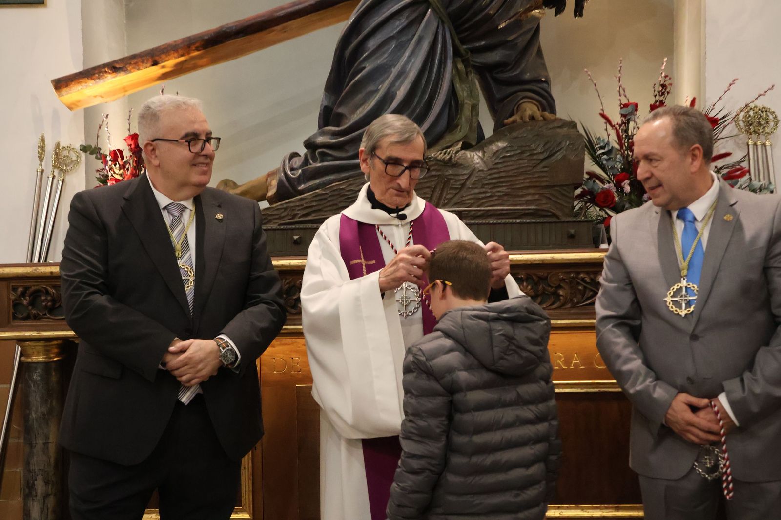 Entrada de nuevos hermanos de la Hermandad de Jesús en Su Tercera Caída (31).JPG