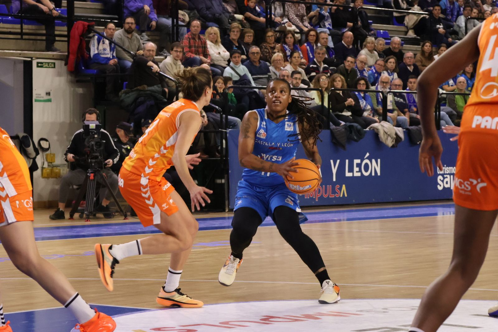 Perfumerías Avenida - Valencia Basket
