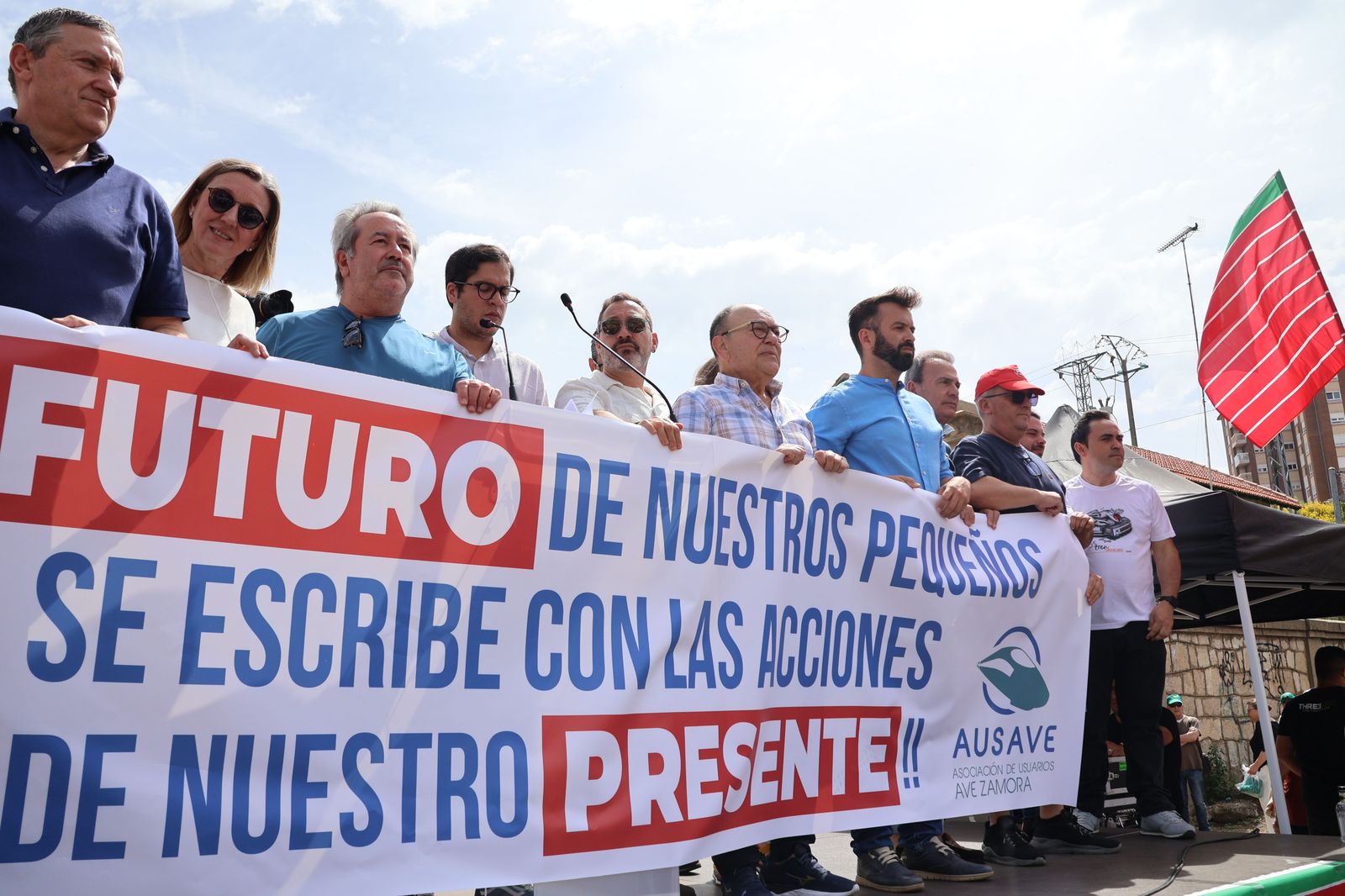 manifestacion-contra-la-perida-de-servicios-de-ave-54