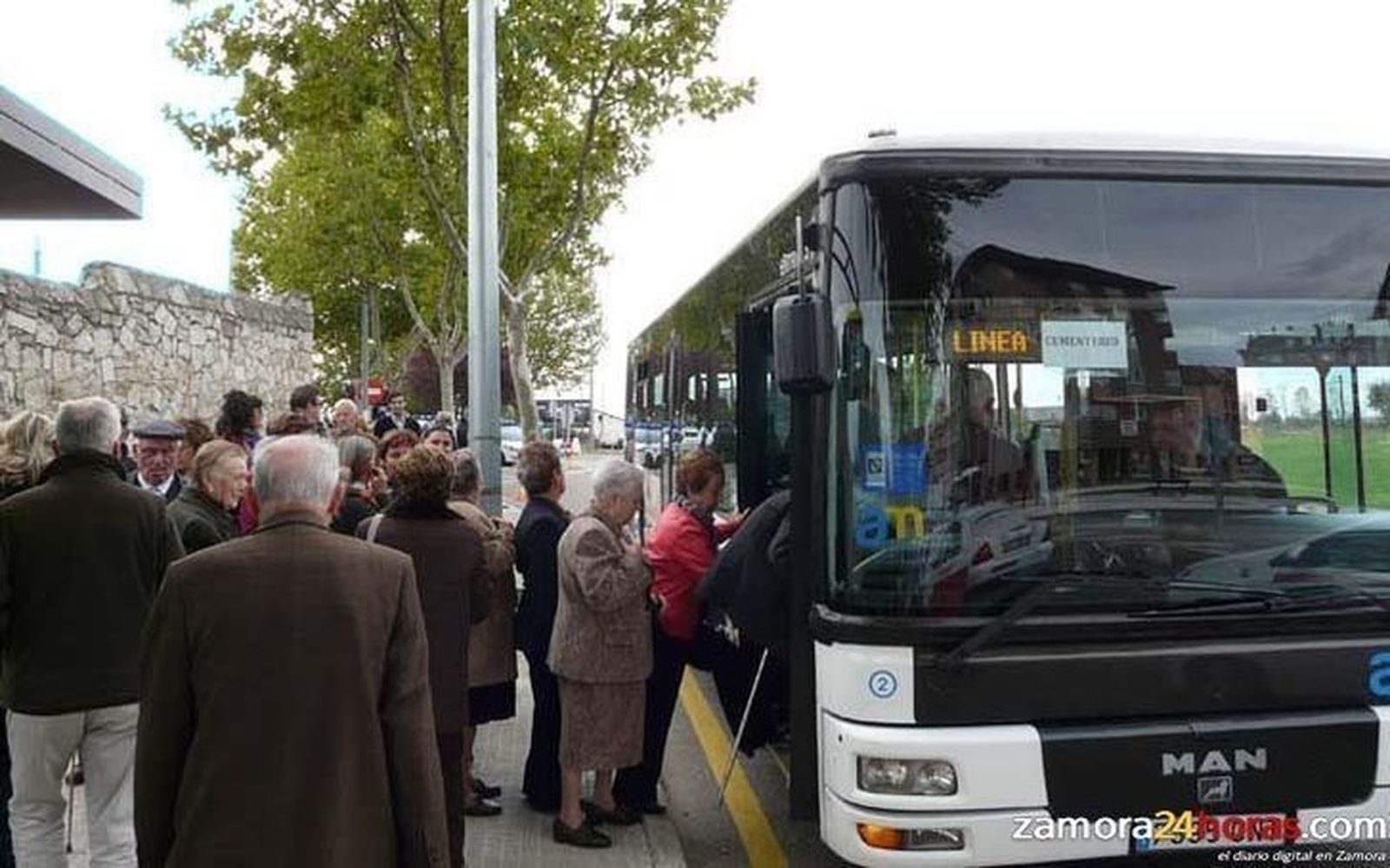 El Ayuntamiento modifica los horarios de los autobuses urbanos en Nochevieja y Año Nuevo