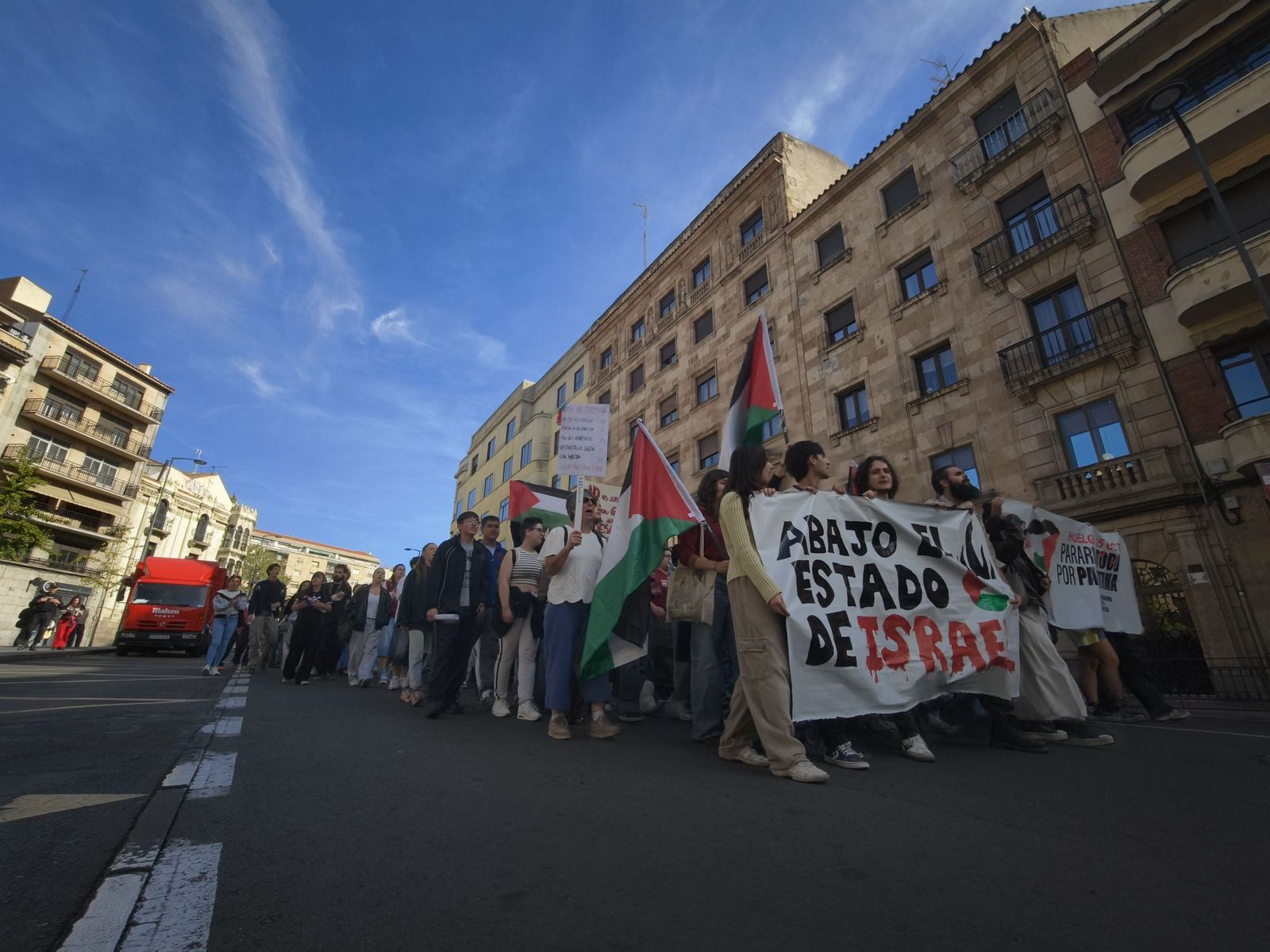 Los estudiantes de Salamanca recorren Salamanca alzando la voz por Palestina