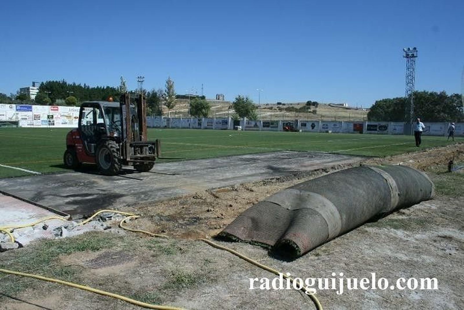 El Ayuntamiento reutilizará el césped del antiguo campo de fútbol