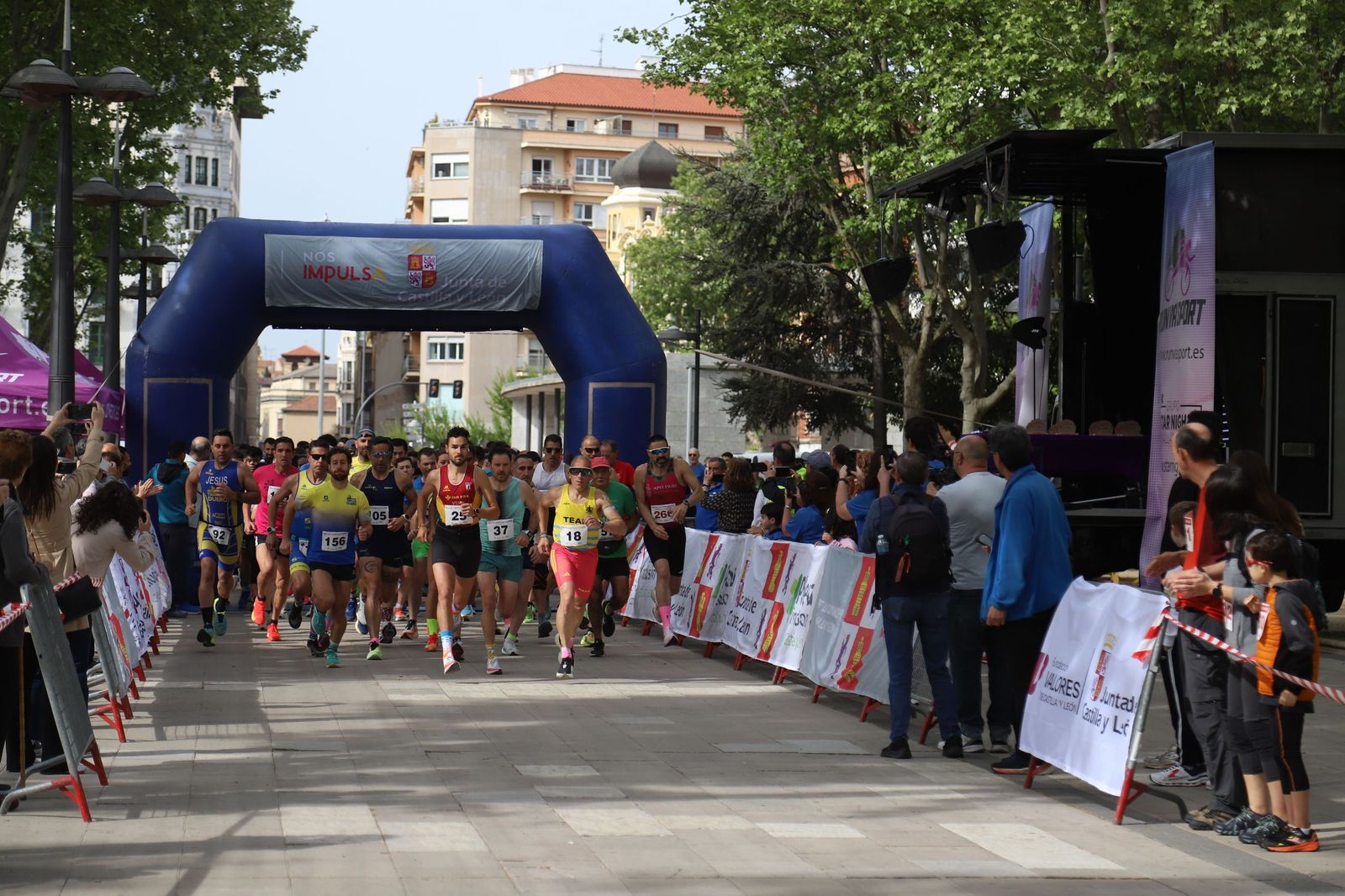 Carrera y marcha por el Día de Castilla y León en Zamora