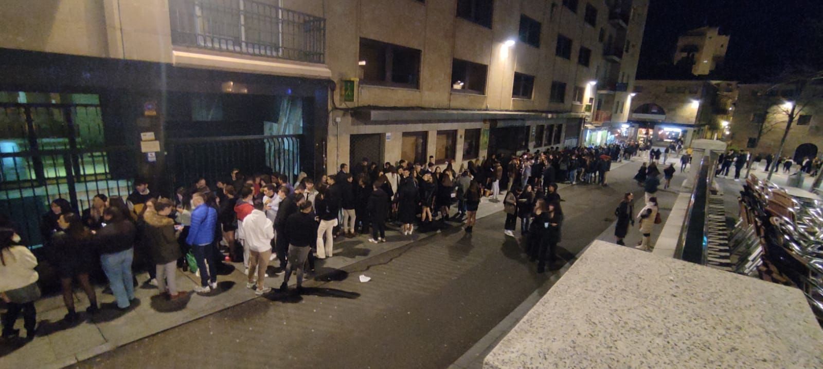 Cola en las discotecas para celebrar la 'No Nochevieja Universitaria'. FOTO S24H