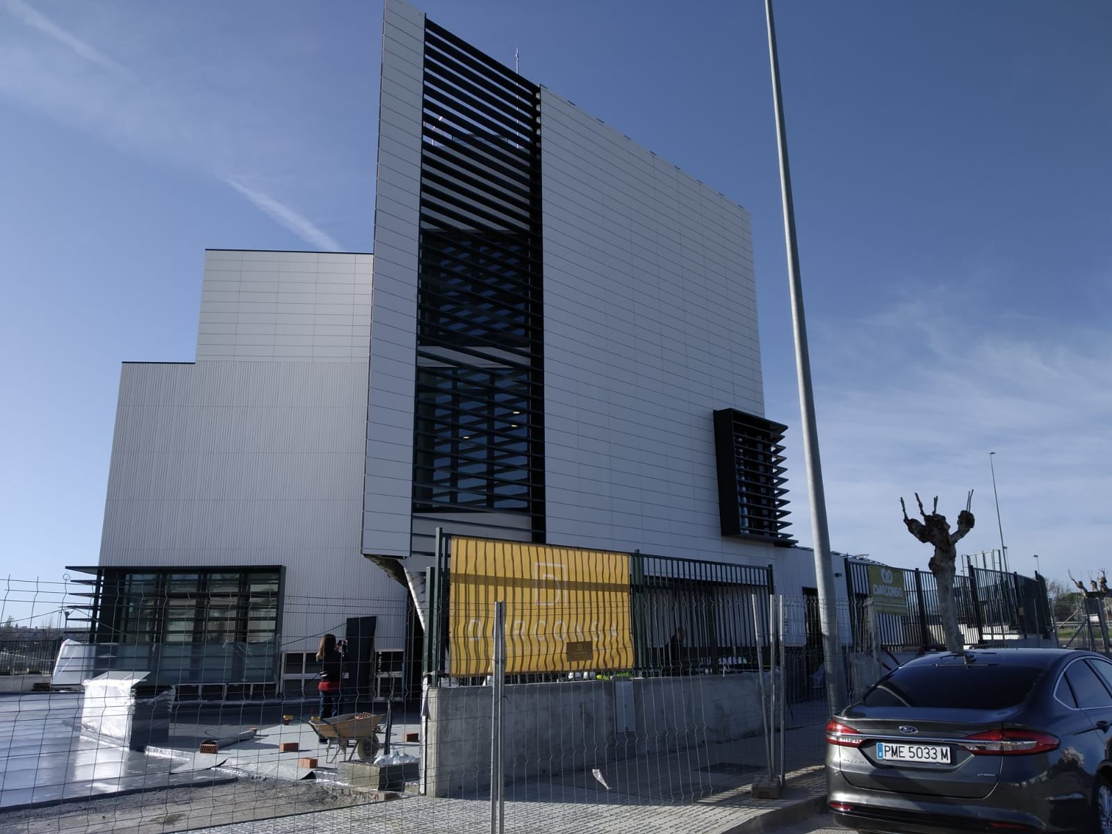 virginia-barcones-visita-las-obras-del-cuartel-de-la-guardia-civil-en-santa-marta-de-tormes-12