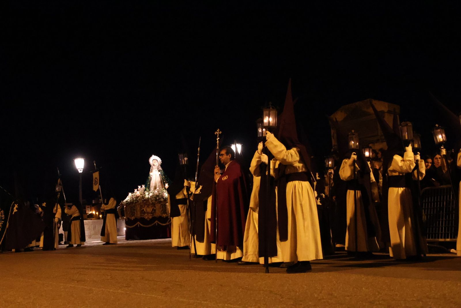 GALERÍA | Revive en imágenes la procesión de Jesús del Vía Crucis