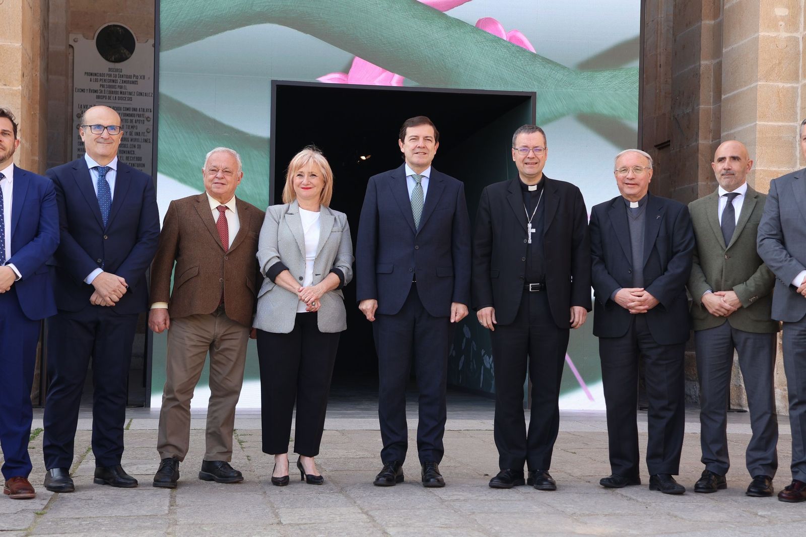 GALERÍA | La visita de Alfonso Fernández Mañueco a la Catedral de Zamora, en imágenes