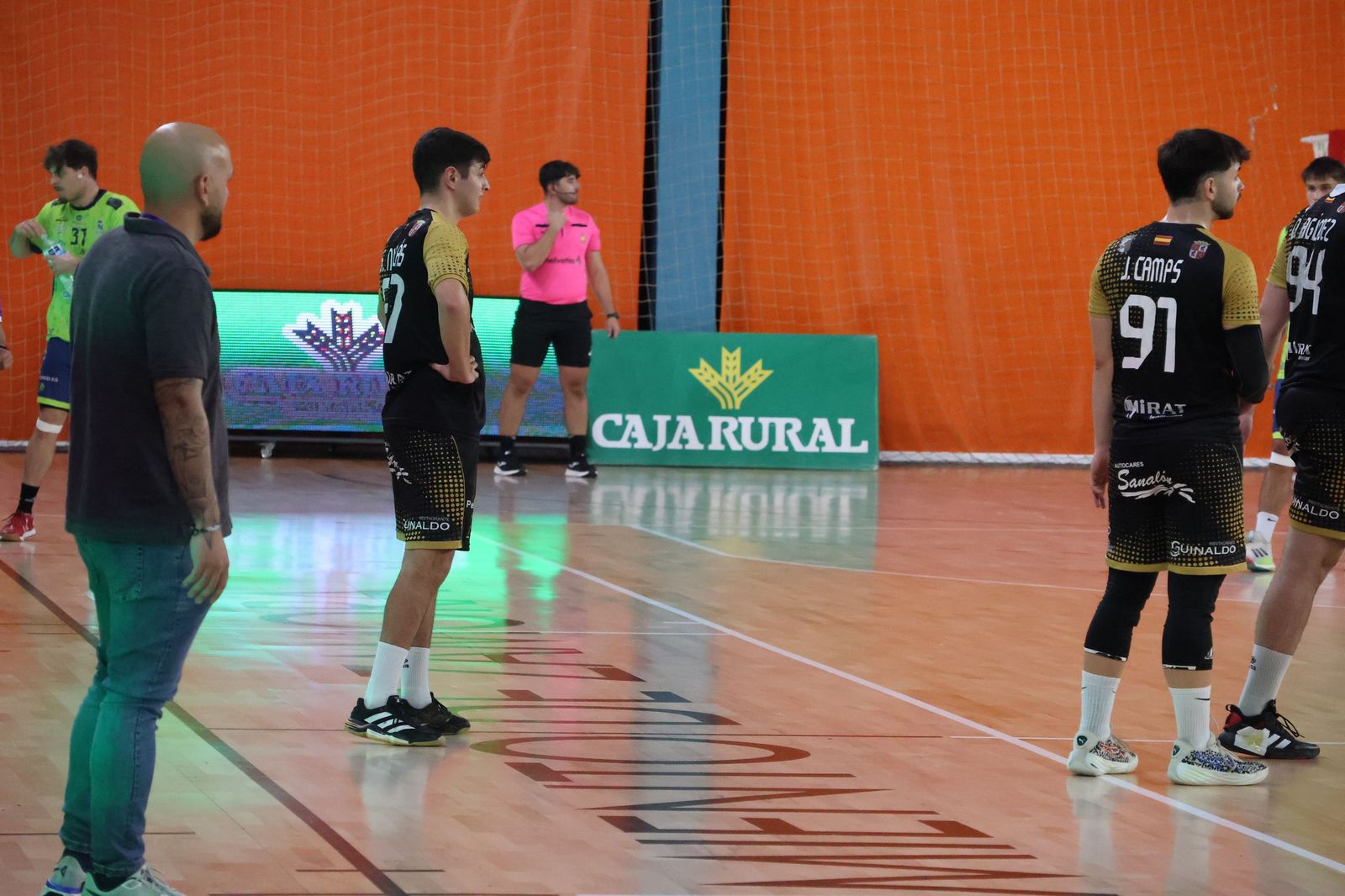 GALERÍA | El BM Zamora recibe en casa al Ciudad de Salamanca en un duelo muy ajustado