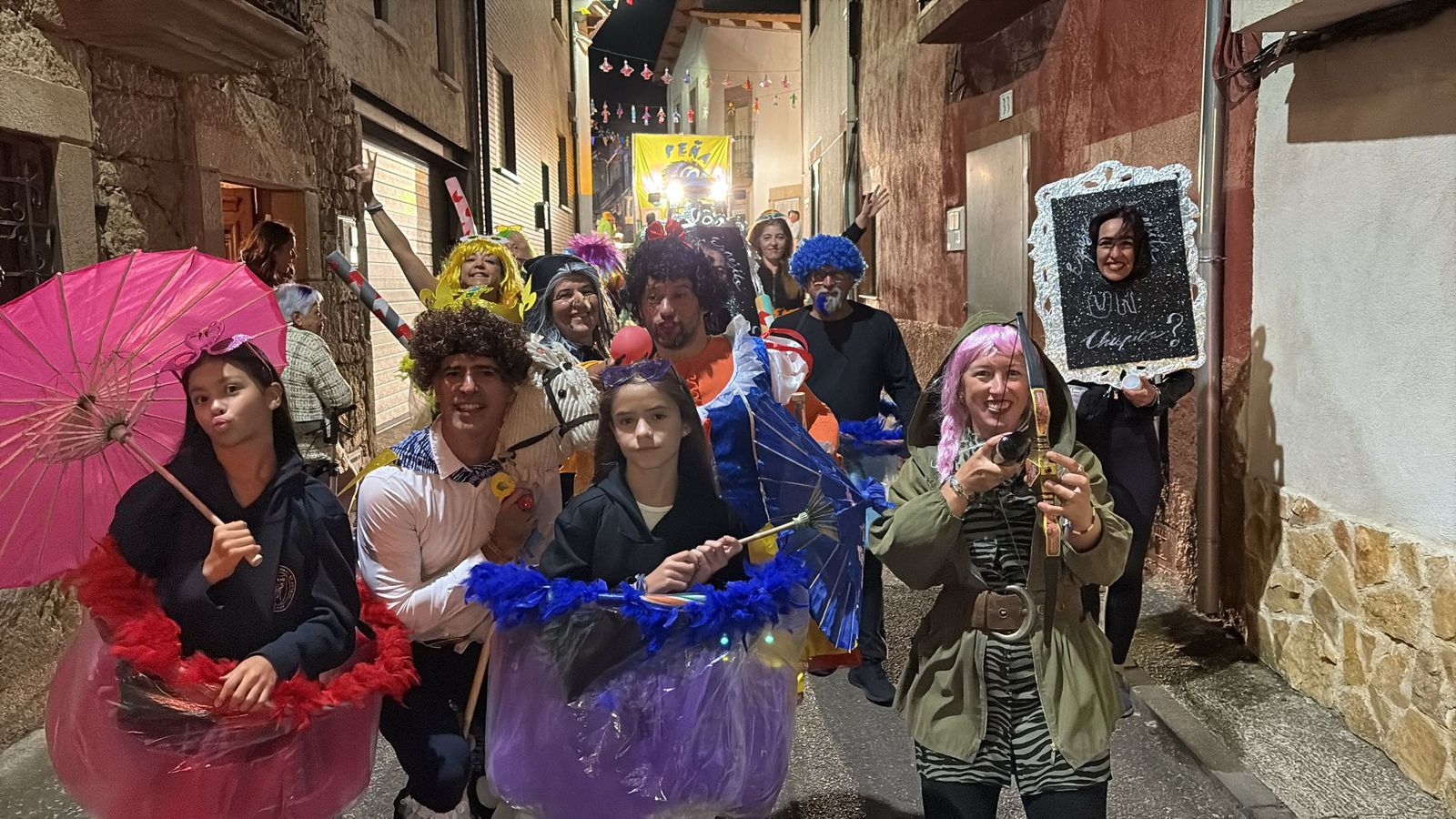 Desfile de carrozas en Pereña