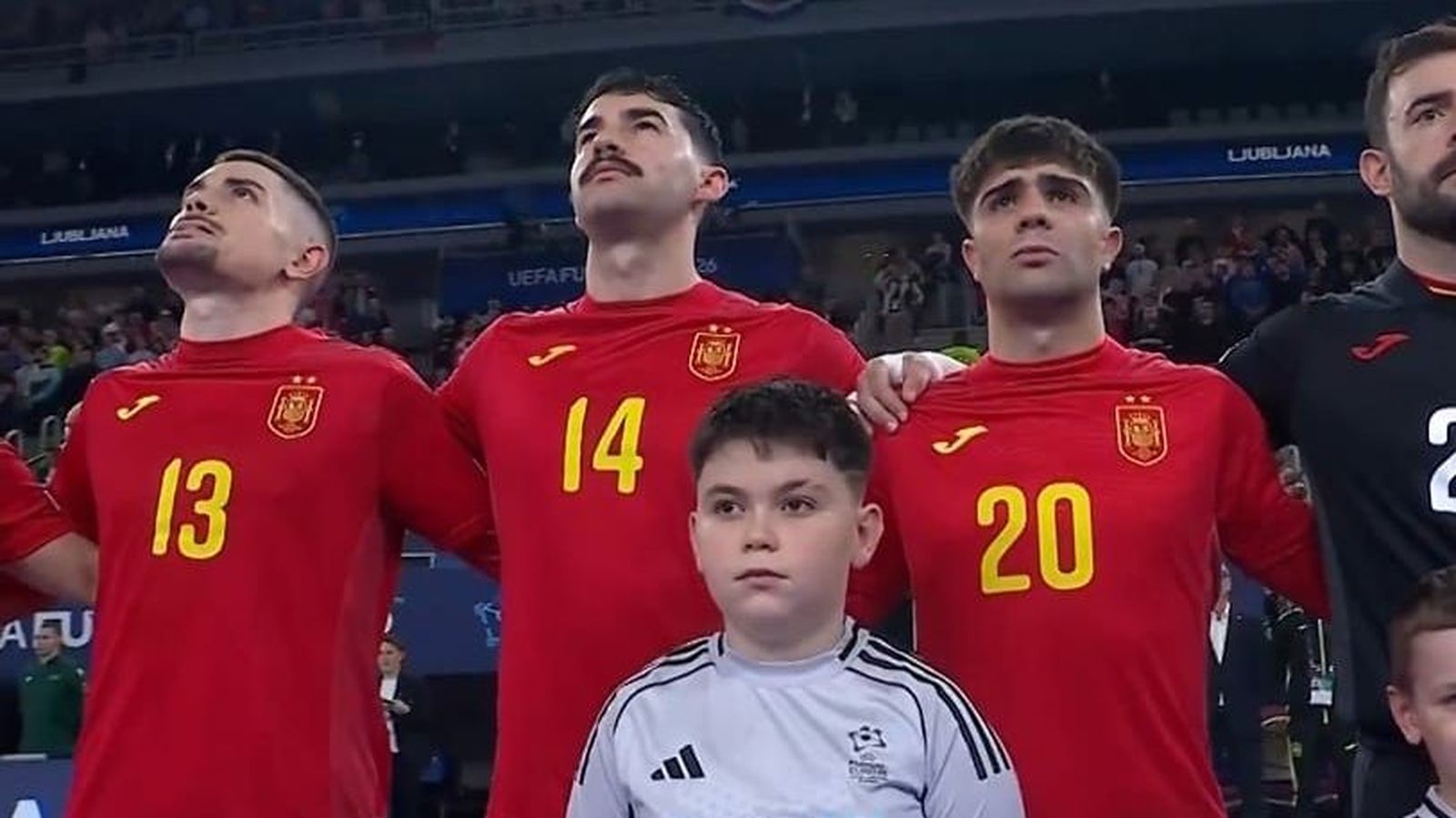 David Novoa, con el dorsal 20, antes del encuentro en semifinales frente a Croacia