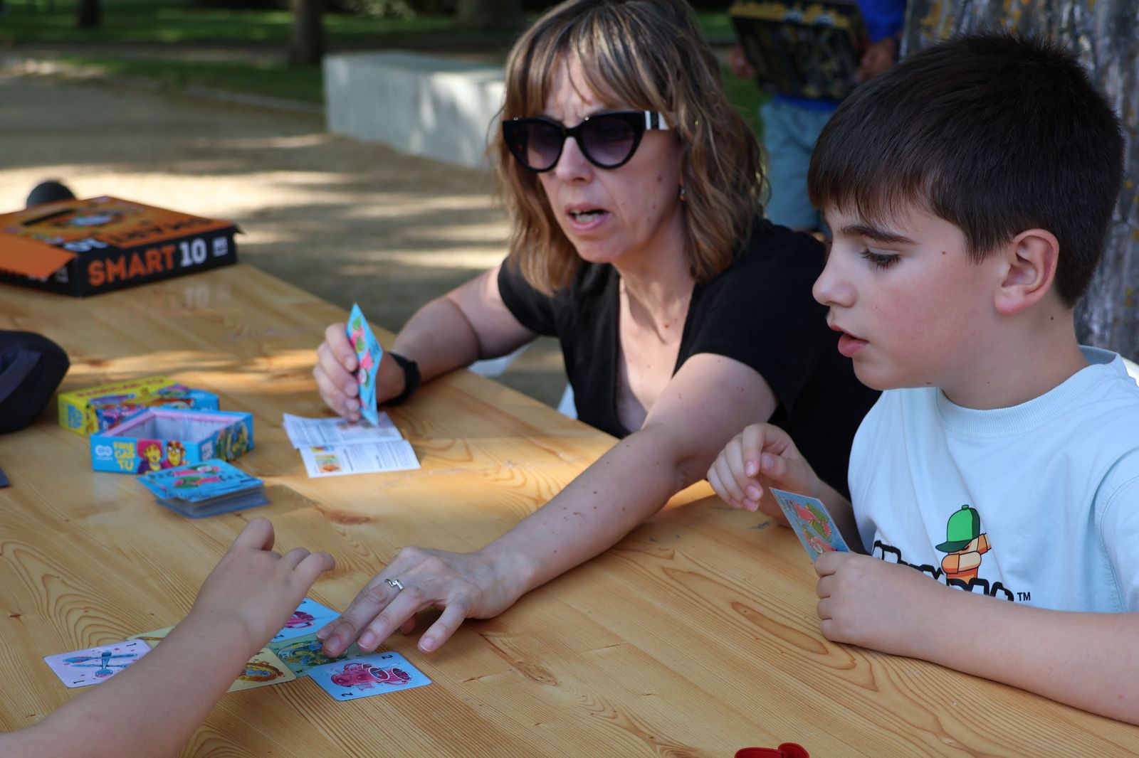 Juegos de mesa en los jardines del Castillo