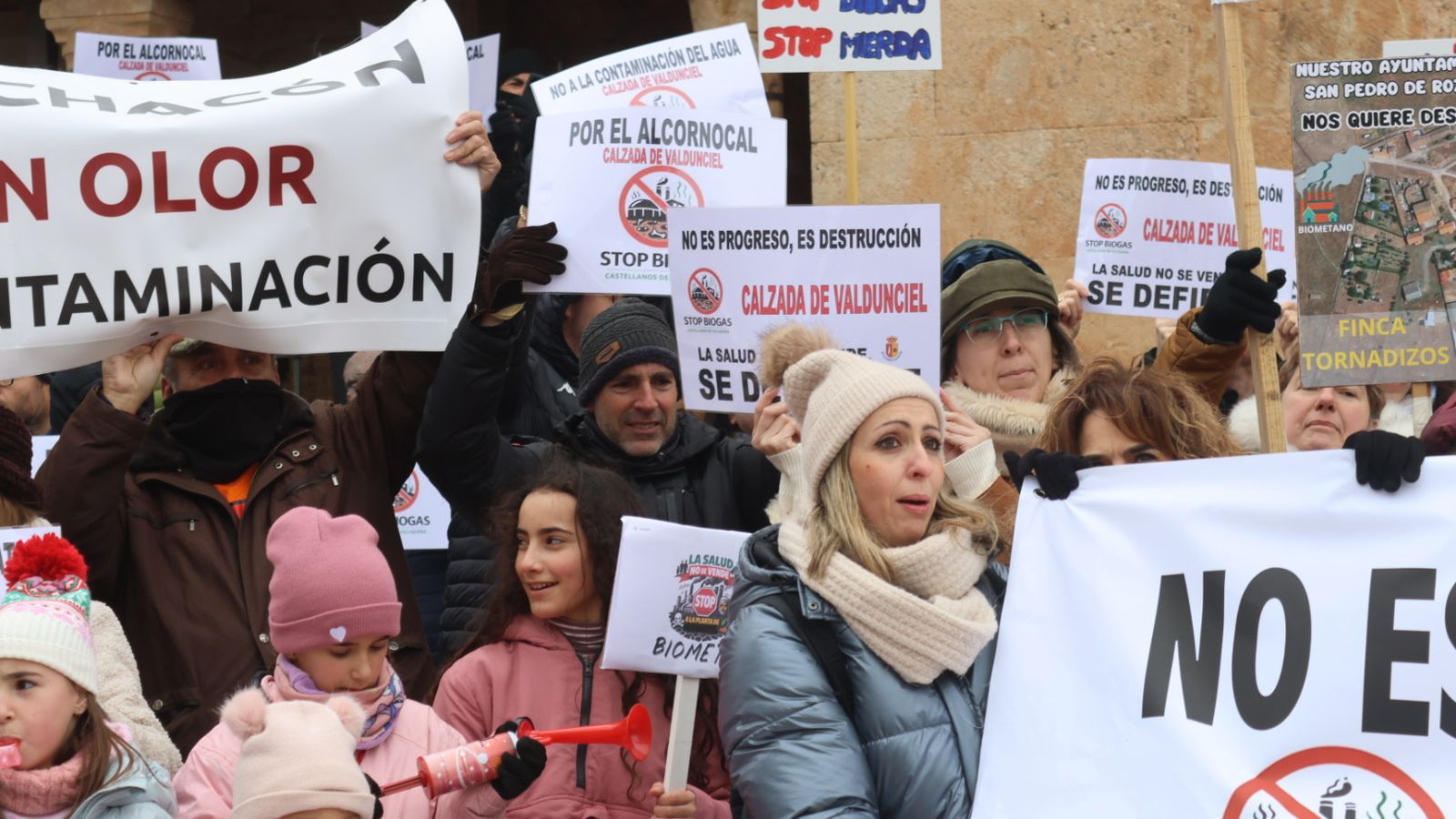 Protesta ciudadana por la planta de biogas en Castellanos de Villiquera