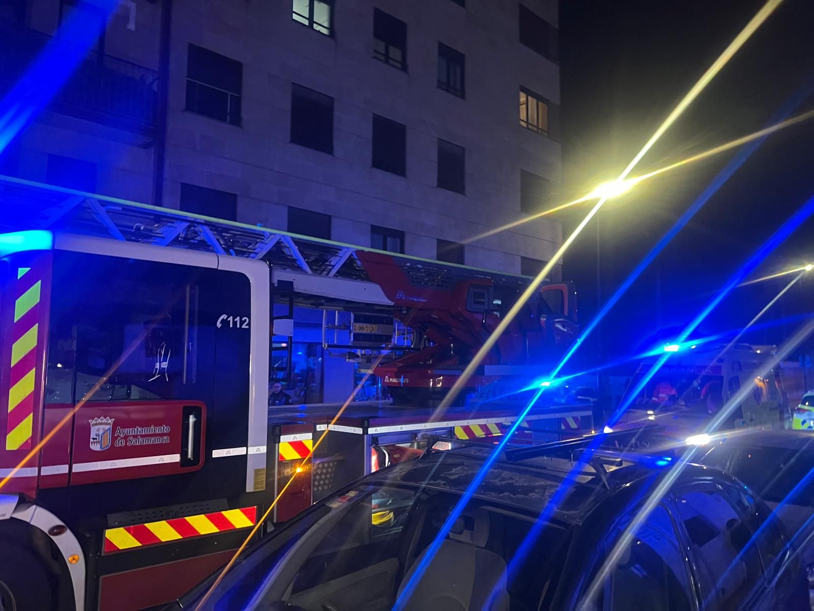 Gran despliegue de Bomberos y Policía por un incendio en Salamanca